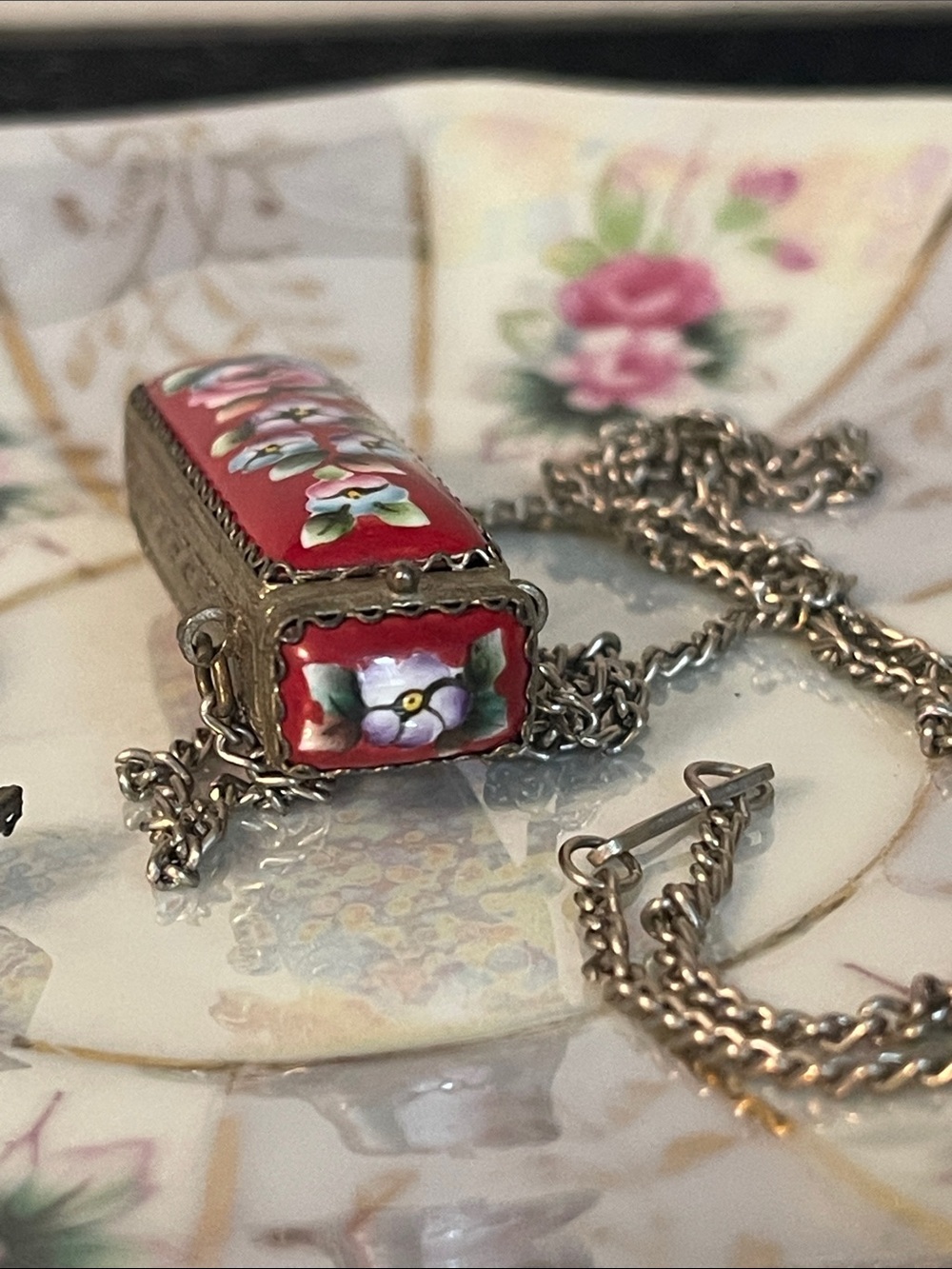 Vintage Russian Finfit Hand-Painted Enamel Pillbox Locket Necklace & Earring Set - Picture 8 of 12